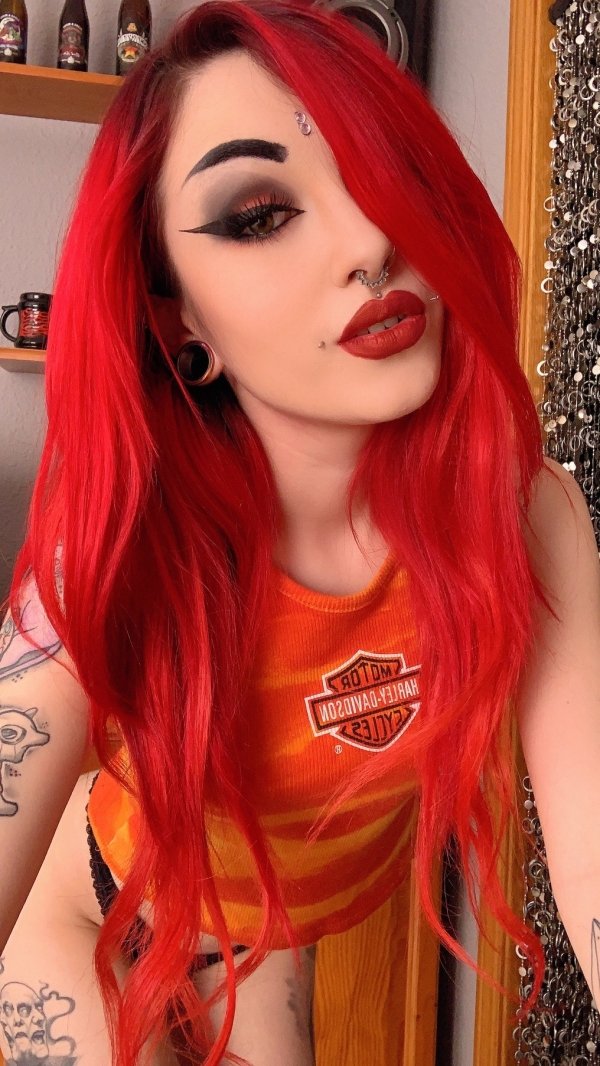 33 Hot Girls With Dyed Hair 30