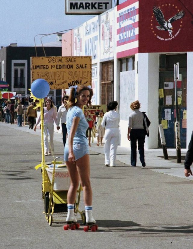 57 Photos Of Girls Roller Skating In Los Angeles In 80’s 11