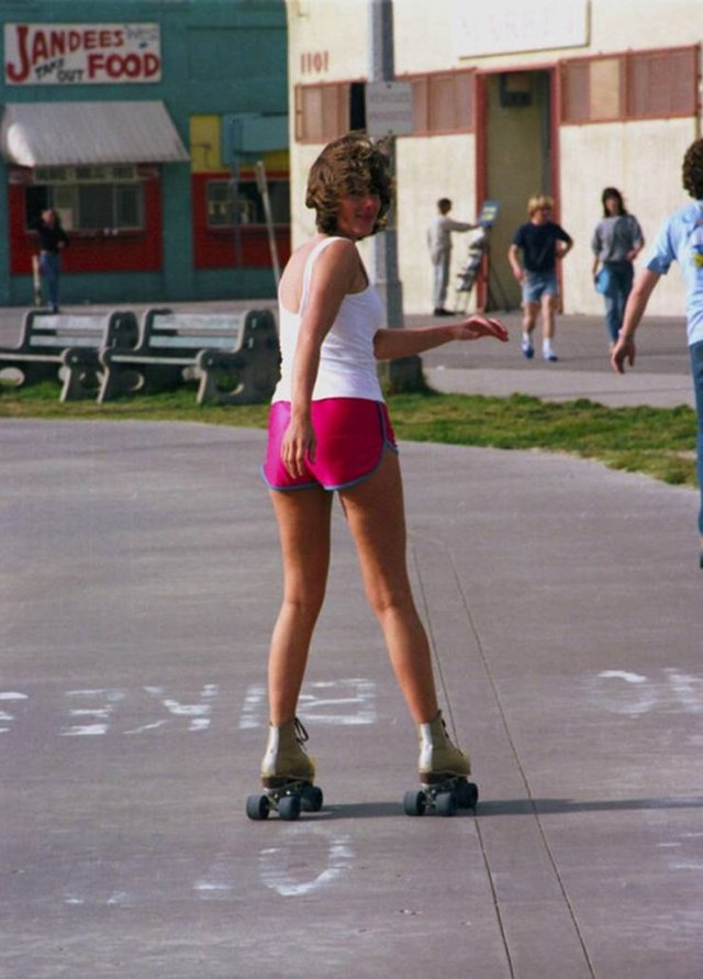 57 Photos Of Girls Roller Skating In Los Angeles In 80’s 59