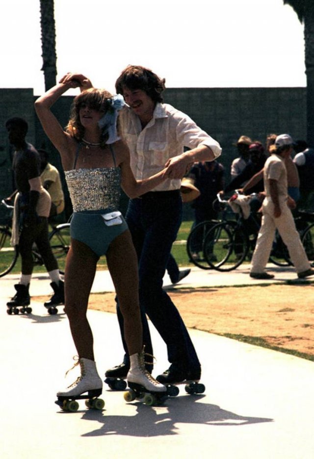 57 Photos Of Girls Roller Skating In Los Angeles In 80’s 61