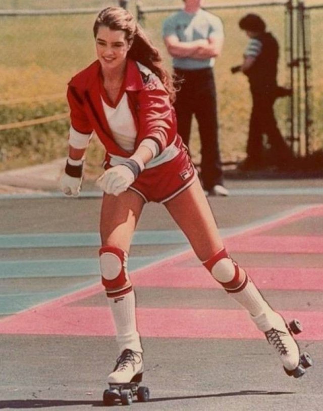 57 Photos Of Girls Roller Skating In Los Angeles In 80’s 3