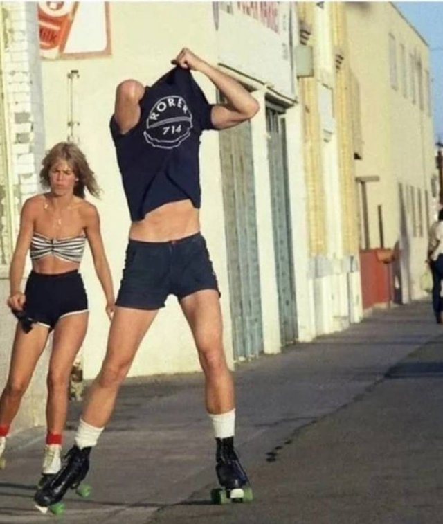 57 Photos Of Girls Roller Skating In Los Angeles In 80’s 24