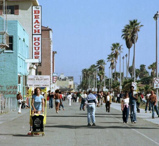 57 Photos Of Girls Roller Skating In Los Angeles In 80’s 71