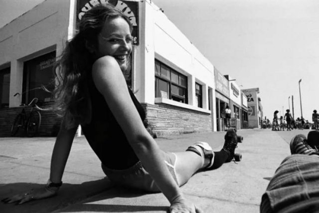 57 Photos Of Girls Roller Skating In Los Angeles In 80’s 26