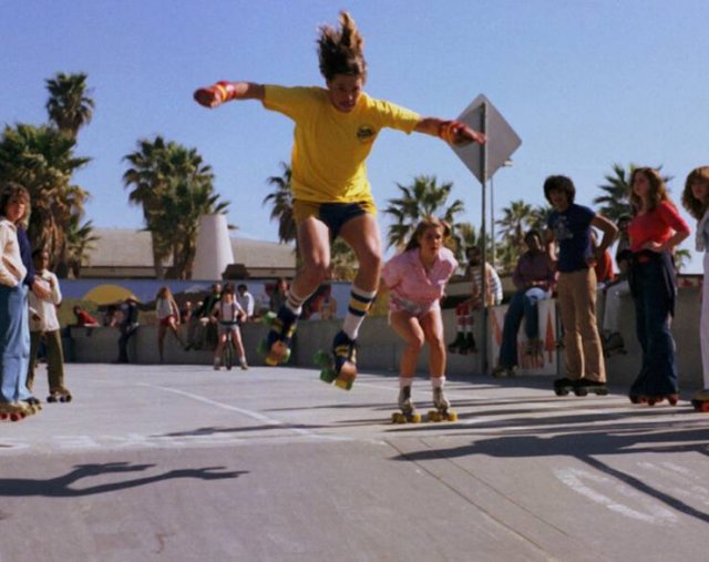 57 Photos Of Girls Roller Skating In Los Angeles In 80’s 31