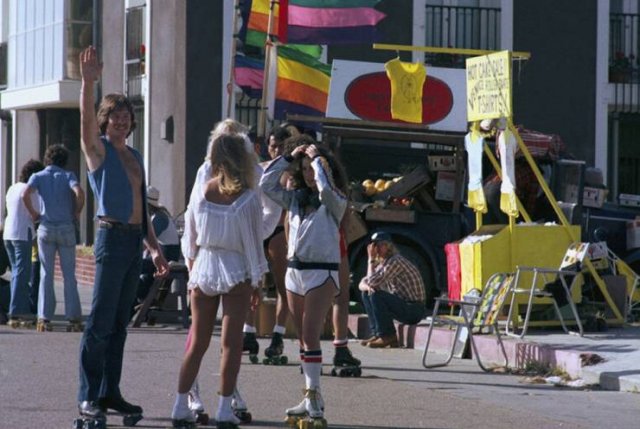 57 Photos Of Girls Roller Skating In Los Angeles In 80’s 35
