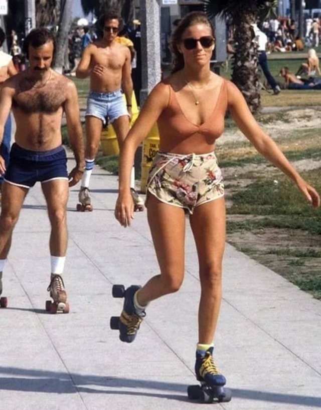 57 Photos Of Girls Roller Skating In Los Angeles In 80’s 44