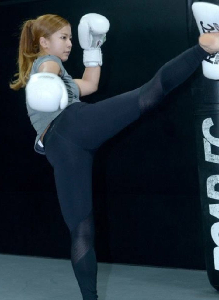 21 Badass High Kicking Martial Arts Girls That Would Probs Beat Chuck Norris Up 25