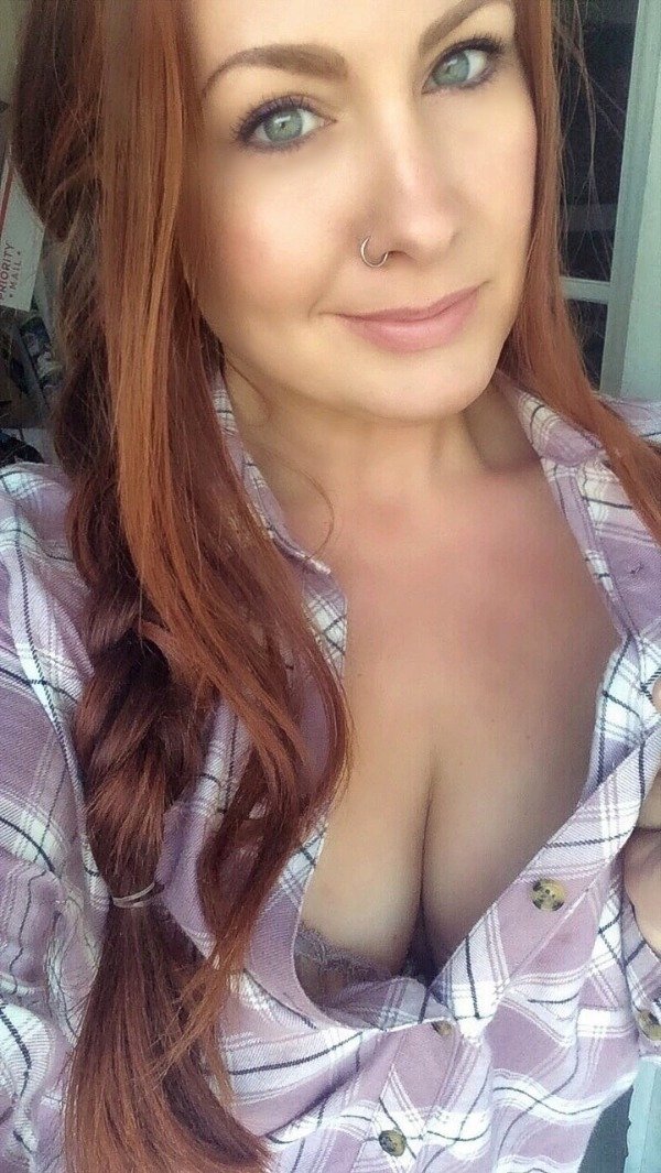 Flannel Girls Are Here To Keep You Warm This Winter :Sexy flannels are heating up this cold weather (45 Photos) 20