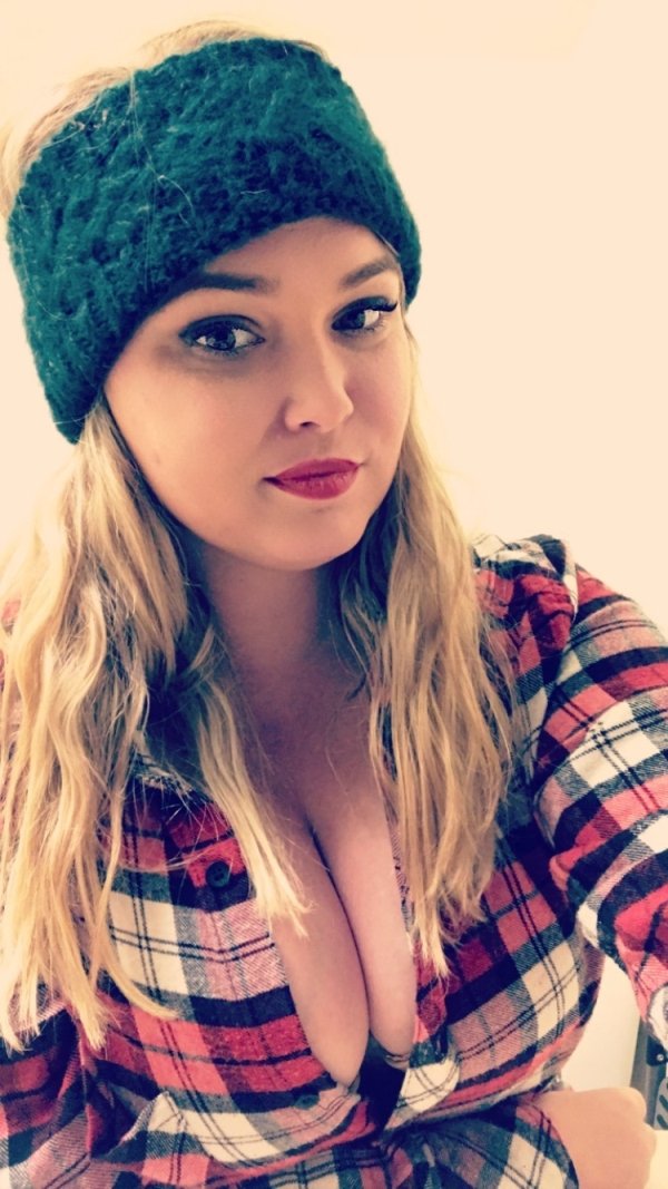 Flannel Girls Are Here To Keep You Warm This Winter :Sexy flannels are heating up this cold weather (45 Photos) 85