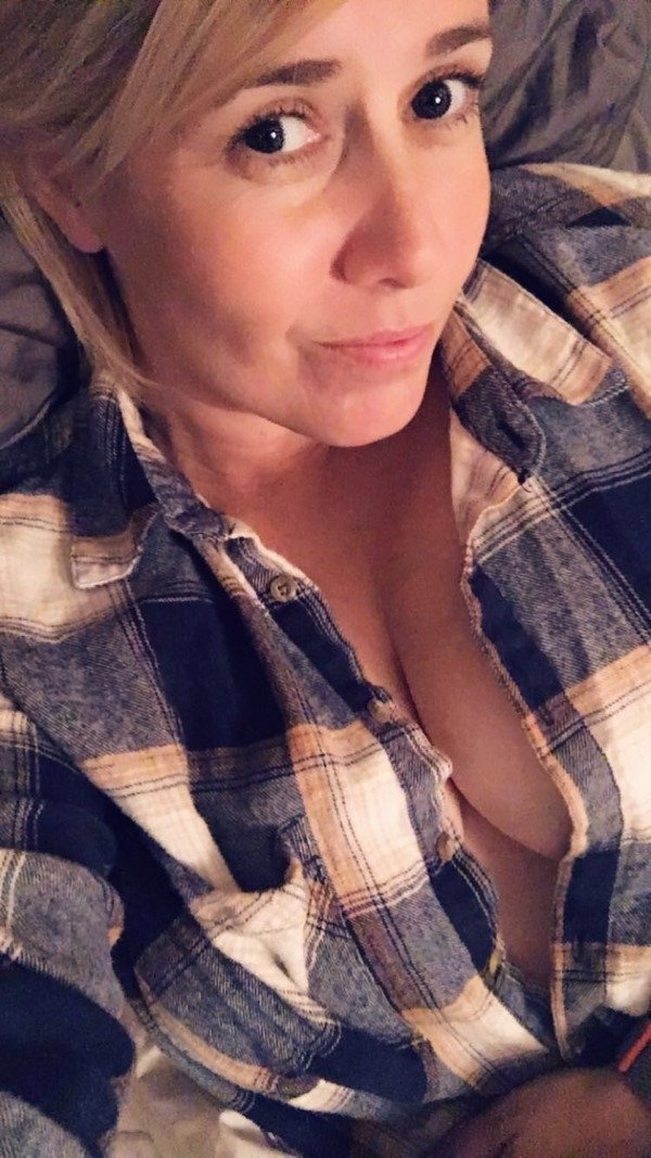Flannel Girls Are Here To Keep You Warm This Winter :Sexy flannels are heating up this cold weather (45 Photos) 342