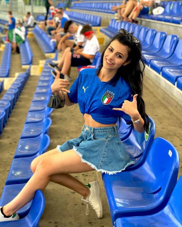 The Hottest ‘EURO 2020’ Girls 18