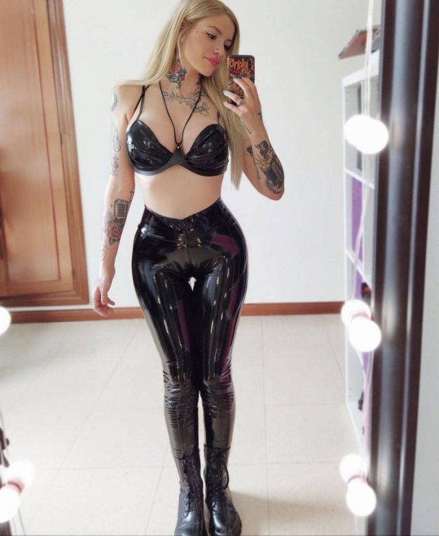 The Hottest Girls In Latex And Leather On The Net 32