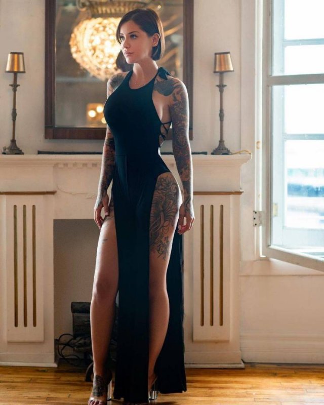 45 Hot Girls With Tattoos 34