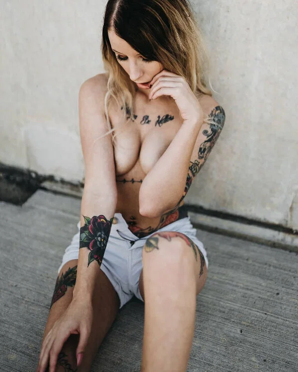 35 Hot Tattooed Beauties 19