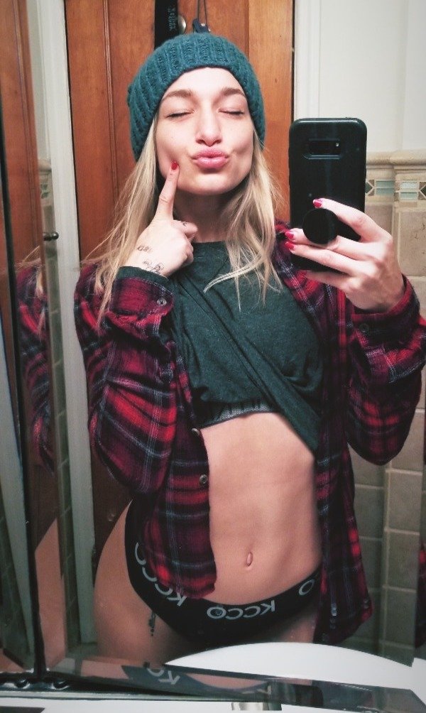 Flannel Girls Are Here To Keep You Warm This Winter :Sexy flannels are heating up this cold weather (45 Photos) 36