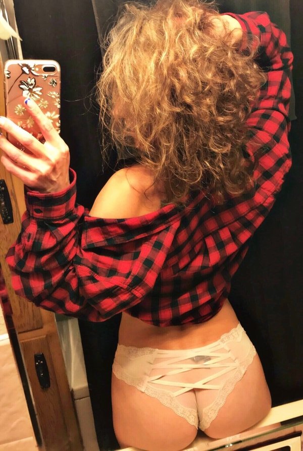 Flannel Girls Are Here To Keep You Warm This Winter :Sexy flannels are heating up this cold weather (45 Photos) 41