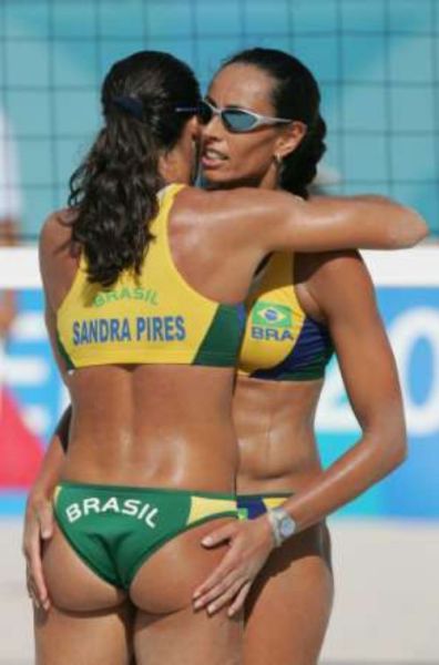 40 Photos Show Why Men Love Women’s Volleyball 11
