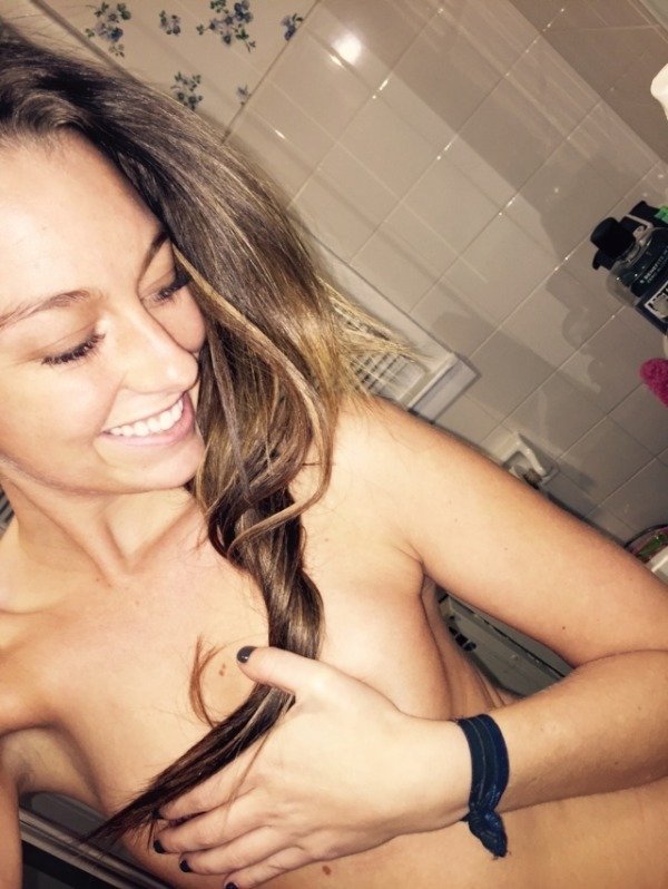 Free those Bs and Burn your Bra! If I had a nickel for every tug, I’d be rich (40 Photos) 164