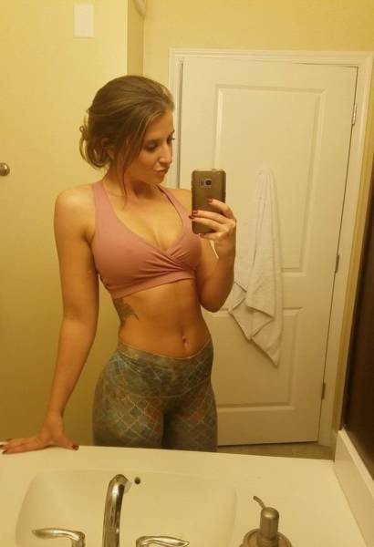 50 Sexy Girls In Yoga Pants 151