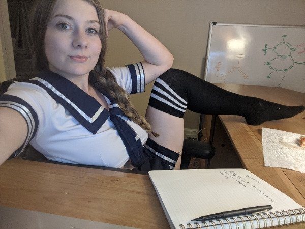 Women are Bored At Work to make sure you don’t have to be (100 Photos) 219