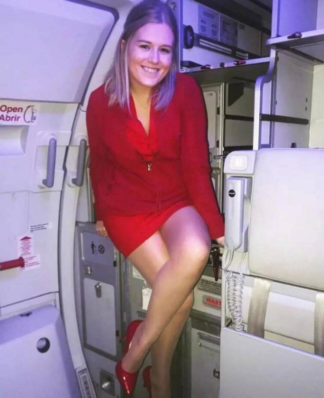 30+ Hot Flight Attendants 18