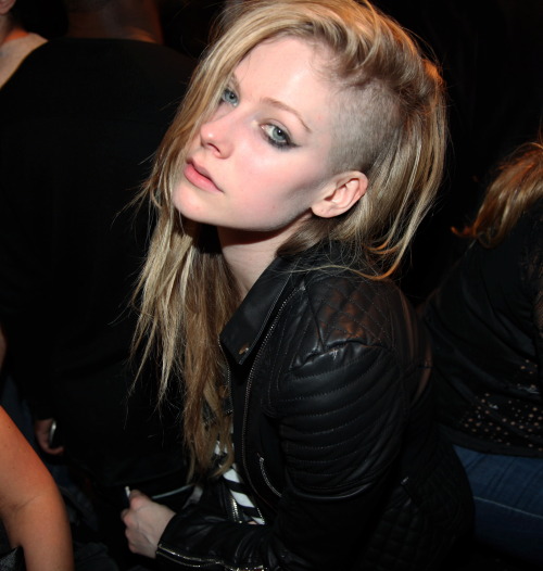 hqcelebritiescom:Avril Lavigne
Happy Birthday, Avril Lavigne! 5