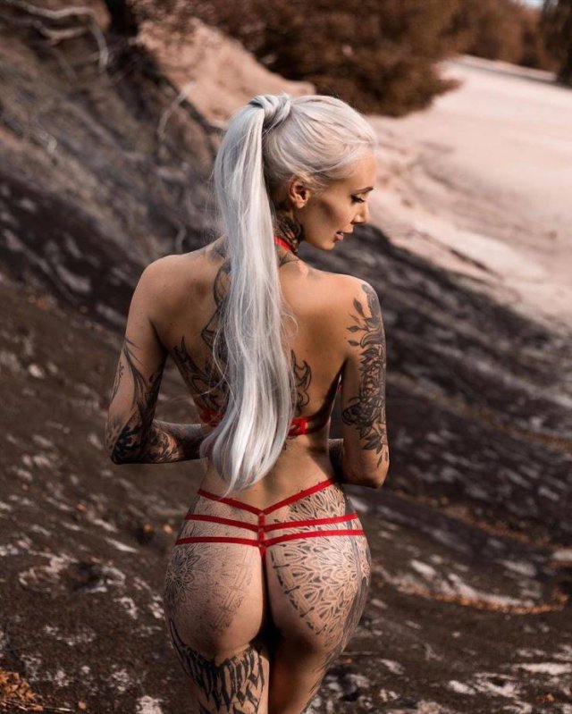 47 Sexy Tattooed Girls 16