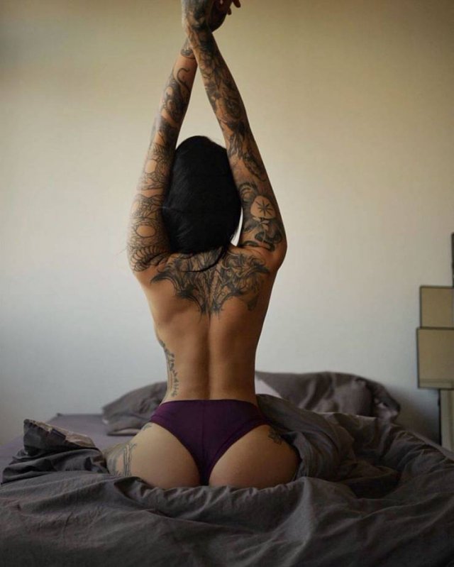47 Sexy Tattooed Girls 28