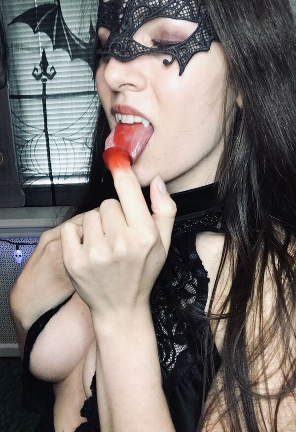 Hope you have a spooky, sexy Halloween (42 photos) 42