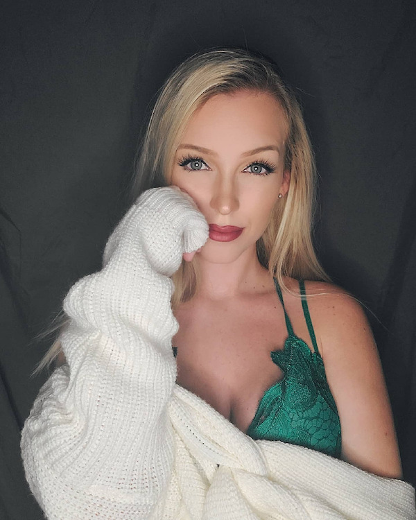 Hot Girls and sweater weather go together like whiskey and fire (100 Photos) 231