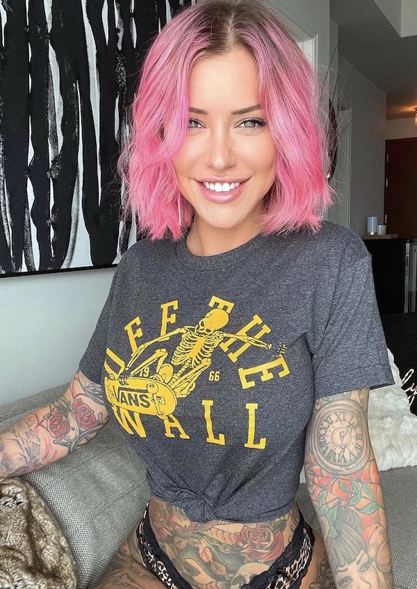 32 Hottest Girls With Dyed Hair 17