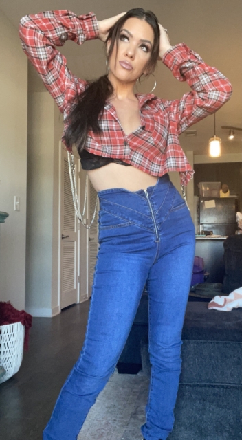 It really is beautiful…I want it. Women in denim that’ll make you say DAYUM (23 Photos) 14