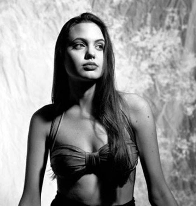 Hot Angelina Jolie Has Been Beautiful for Decades (48 Photos) 38