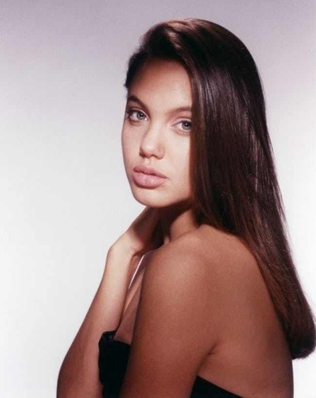 Hot Angelina Jolie Has Been Beautiful for Decades (48 Photos) 102