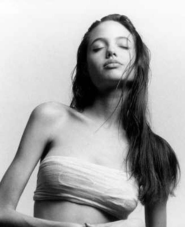 Hot Angelina Jolie Has Been Beautiful for Decades (48 Photos) 40