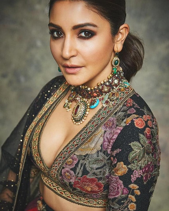 Hot Anushka Sharma is Stunning (49 Photos) 57