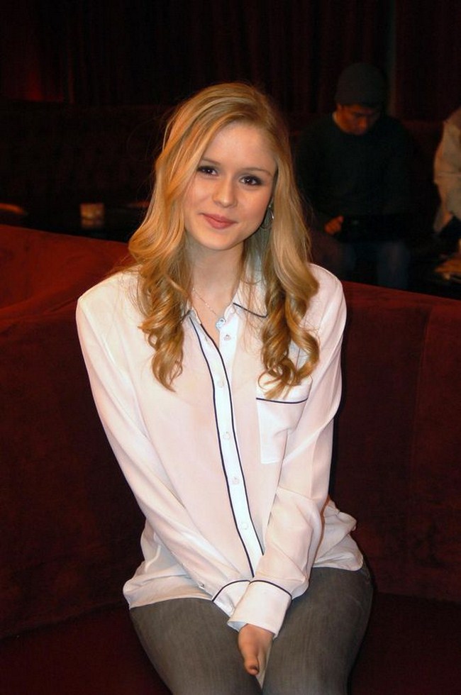 Sexy Erin Moriarty is the Light in the Stars (46 Photos) 28