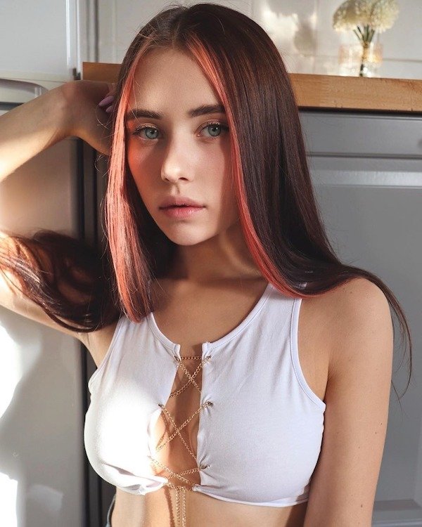 27 Sexy Girls With Dyed Hair 18