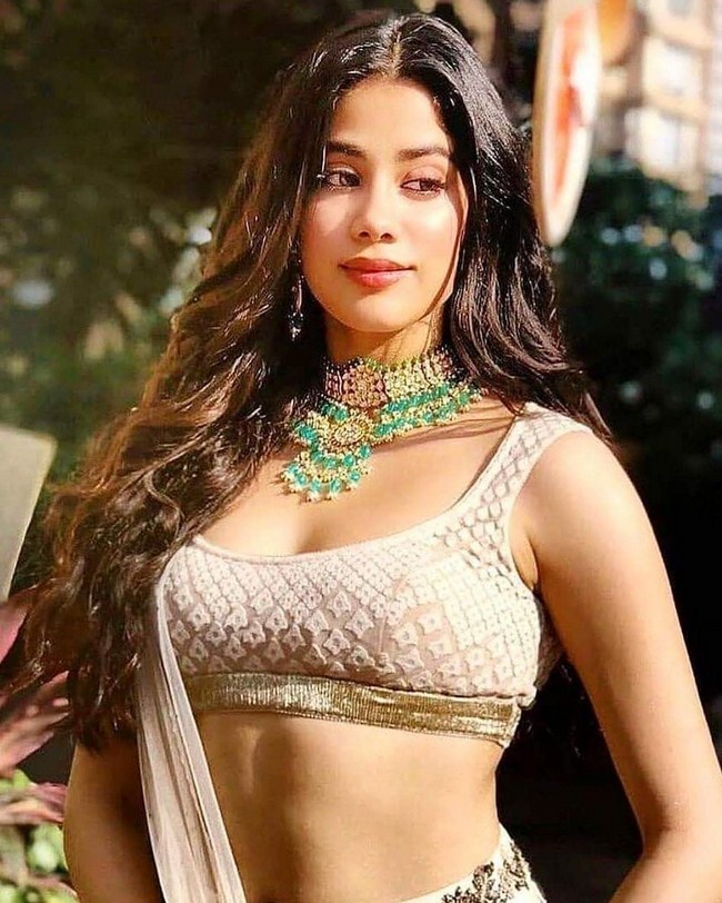 Sexy Jahnvi Kapoor is Magical (41 Photos) 62