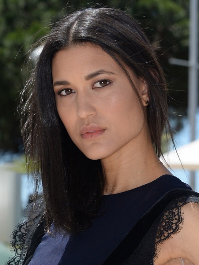 Hot Julia Jones Could Make Me Move to Any World (41 Photos) 17