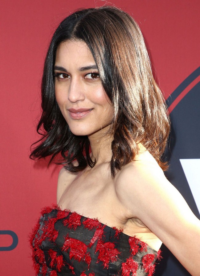 Hot Julia Jones Could Make Me Move to Any World (41 Photos) 236