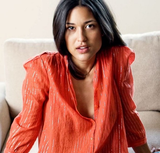 Hot Julia Jones Could Make Me Move to Any World (41 Photos) 106