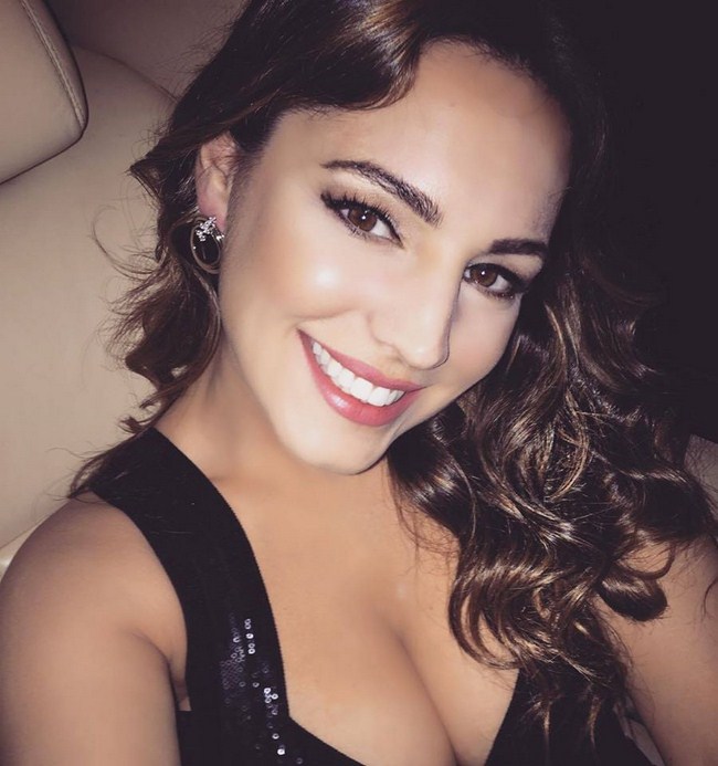 Sexy Kelly Brook is Perfection (51 Photos) 16