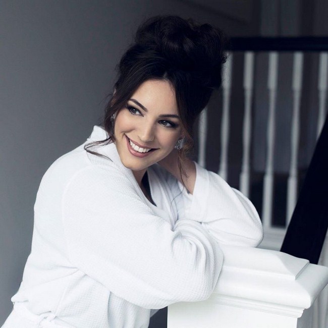 Sexy Kelly Brook is Perfection (51 Photos) 445