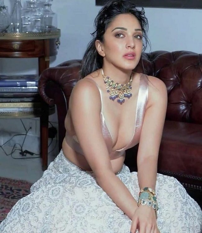 Sexy Kiara Advani is Worth Lusting For (48 Photos) 17