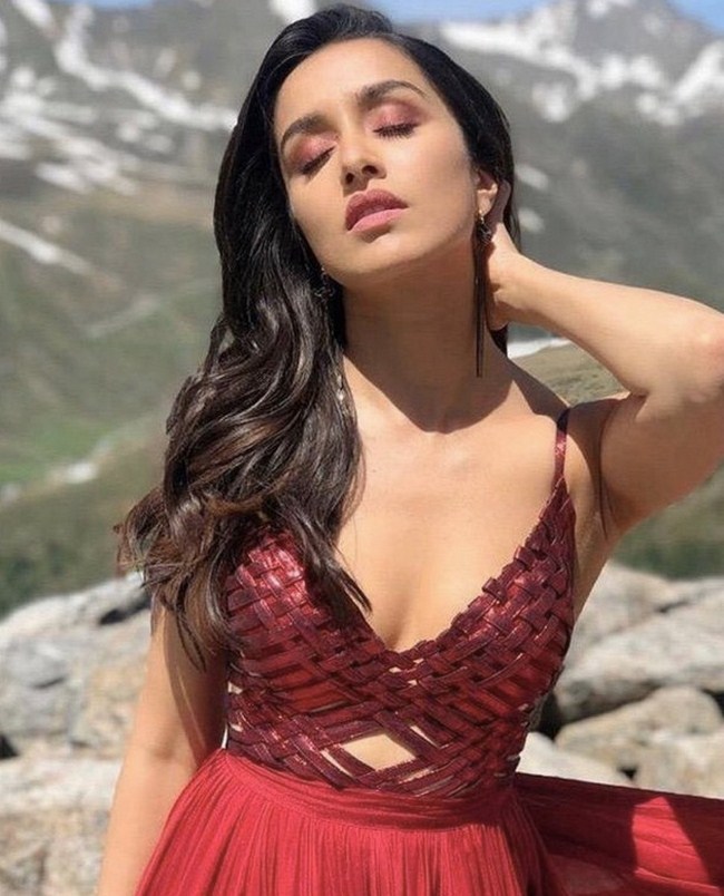 Sexy Shraddha Kapoor is a Stunner (41 Photos) 242