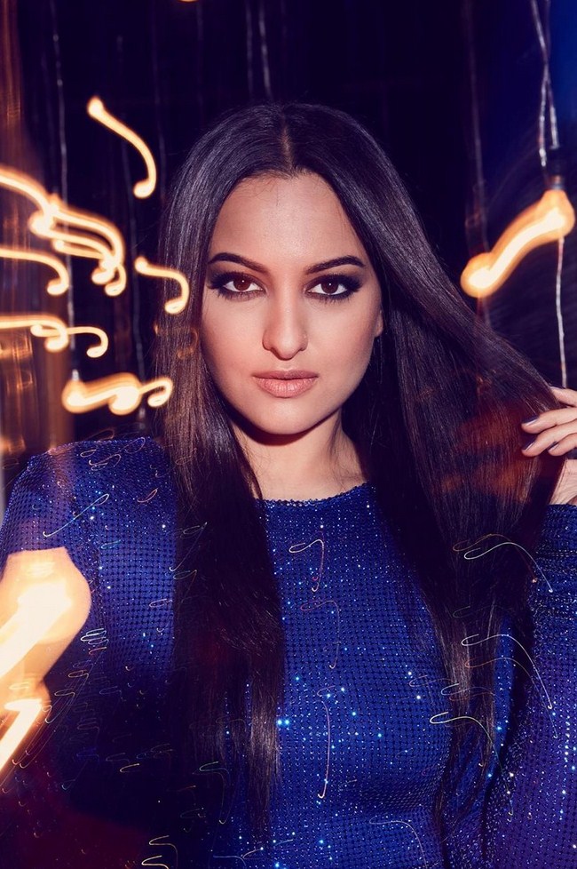 Sexy Sonakshi Sinha Knows How to Take a Picture (41 Photos) 74