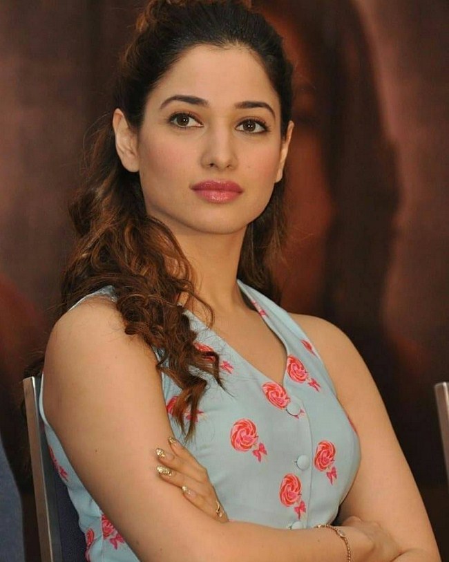Sexy Tamannaah Knows How to Take a Photo (46 Photos) 262
