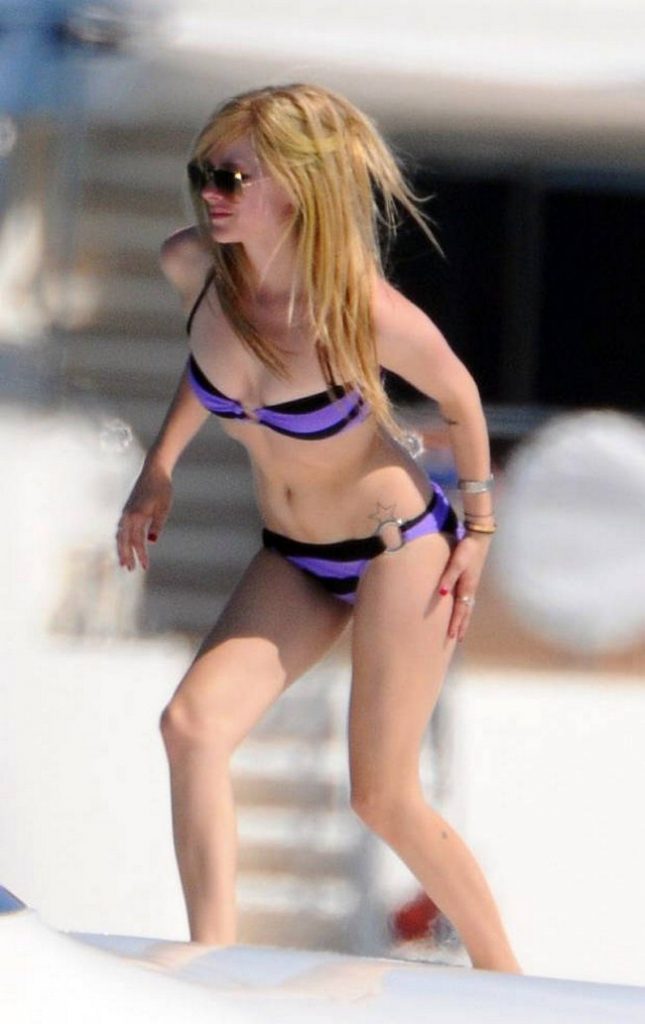 Hot Avril Lavigne is a Rebellious Beauty (46 Photos) 62
